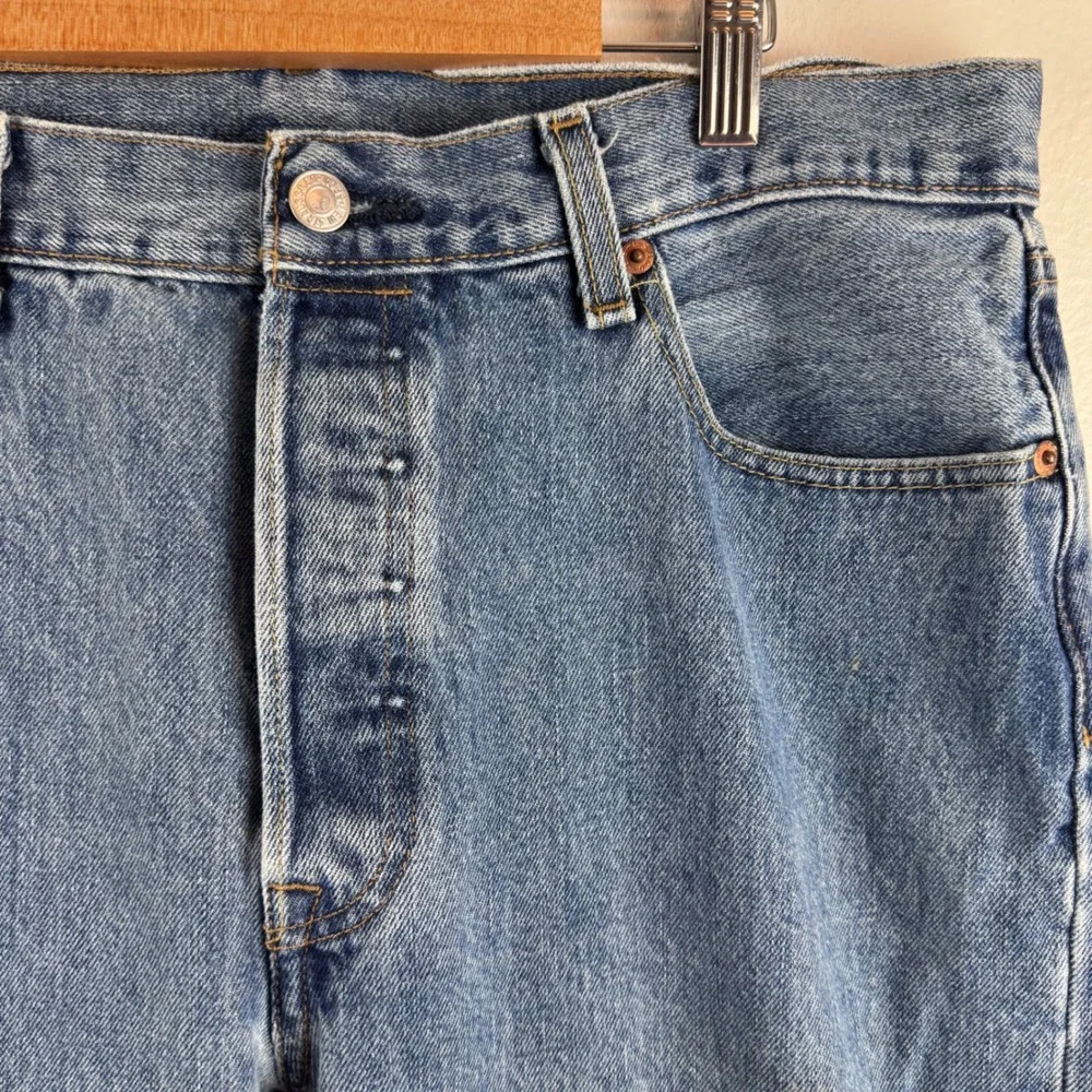 Levis 501 Straight Leg Jeans Mens 34x34 Blue Medium Wash Button Fly Cotton